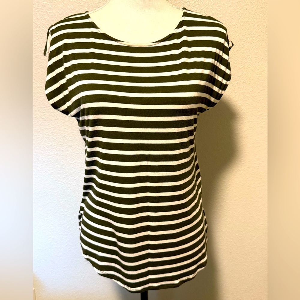 Green envelope striped tee size S